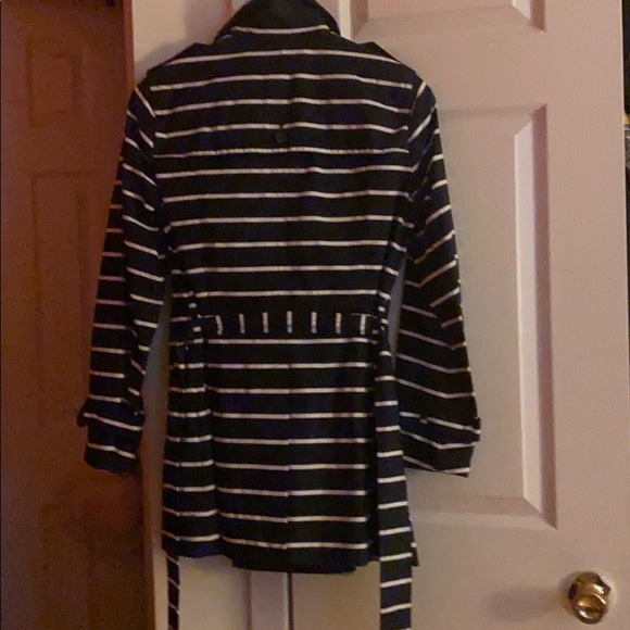 Banana Republic Trench Coat - Picture 3 of 4